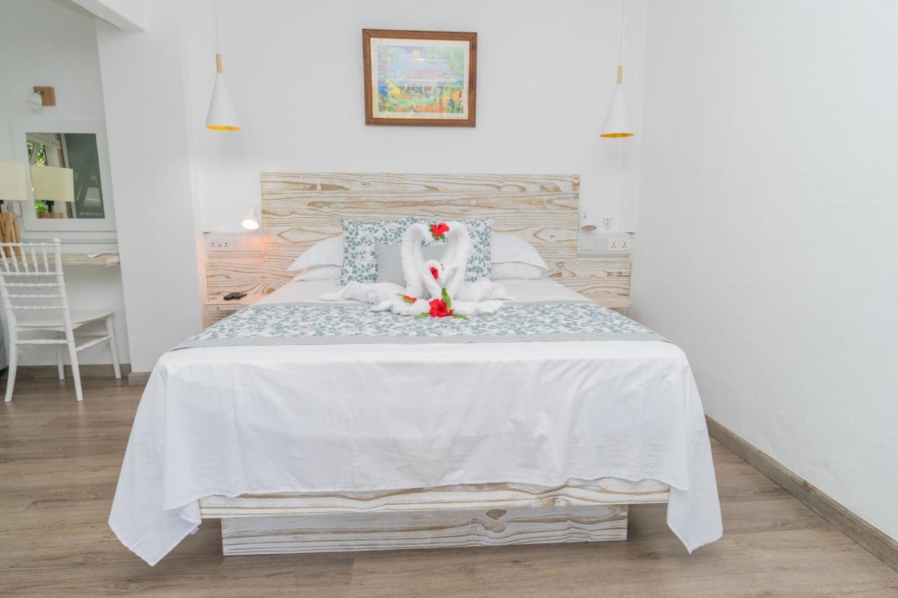 Romance Bungalows Beau Vallon  Exterior photo